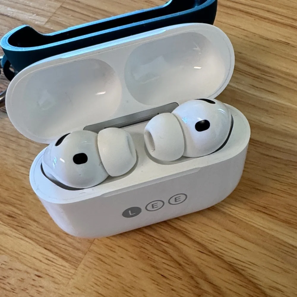 Apple AirPod Pro 4.